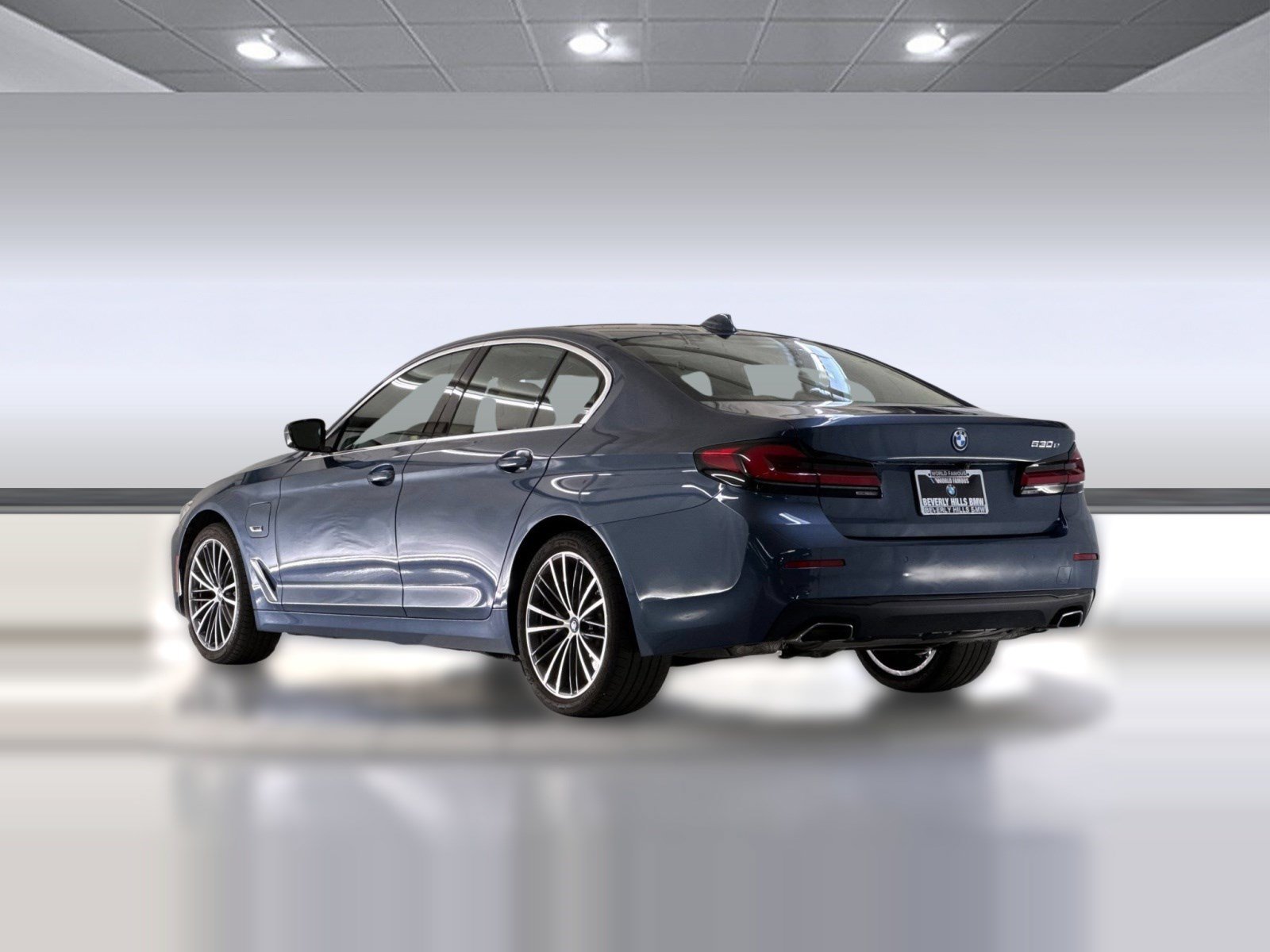 Used 2023 BMW 530e w/ Premium Package RWD image 3