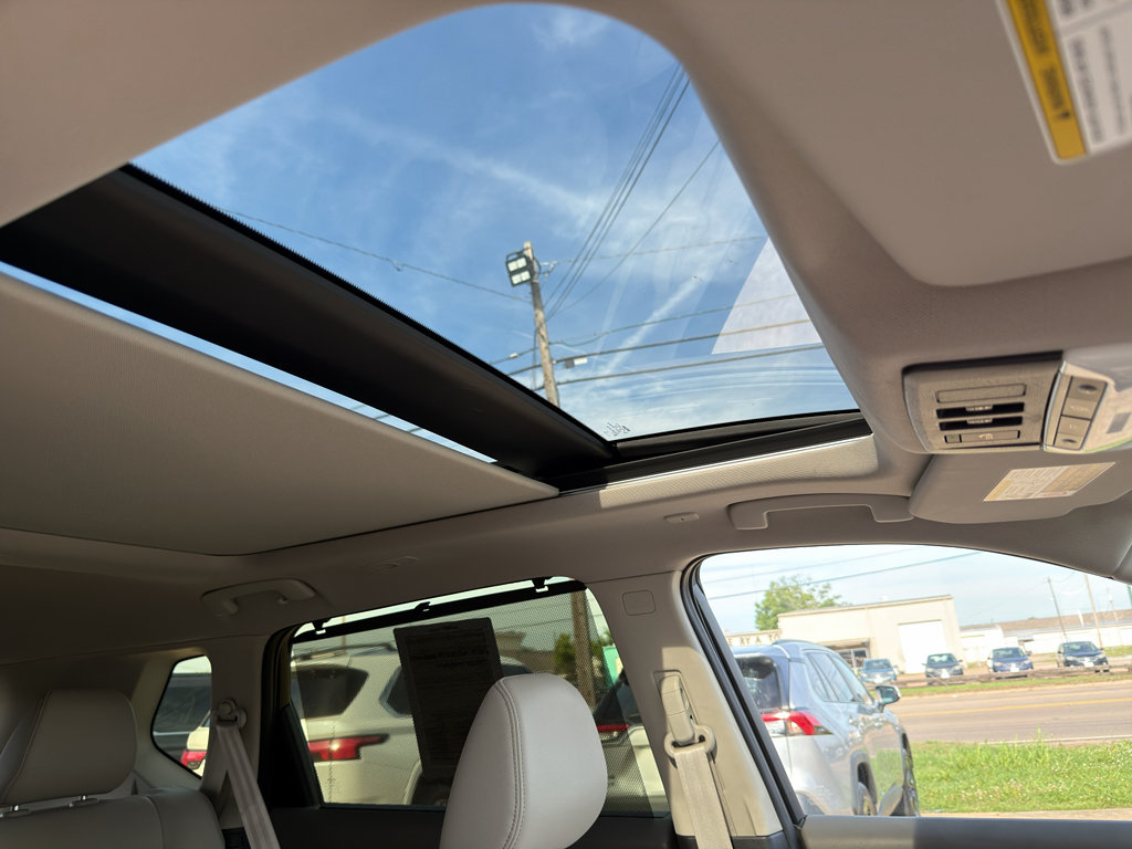 Used 2025 Nissan Rogue SL w/ Tech Package FWD image 38