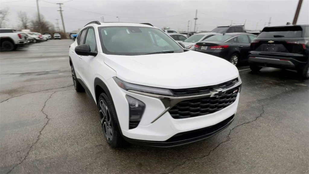 New 2026 Chevrolet Trax RS w/ Sunroof Package image 4