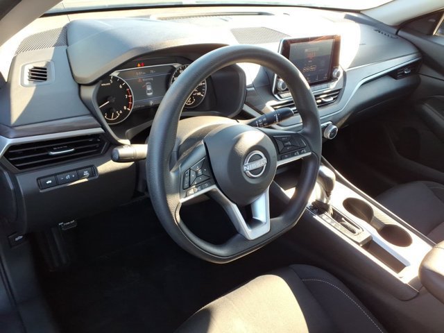 Used 2025 Nissan Altima 2.5 SV FWD image 8