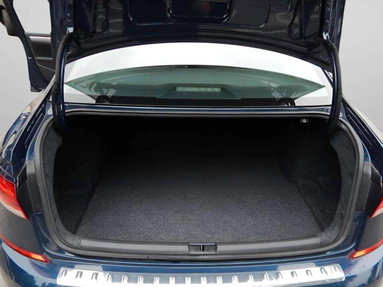 Used 2022 Volkswagen Passat 2.0T SE image 14