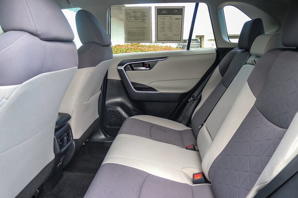 Used 2024 Toyota RAV4 XLE FWD image 17