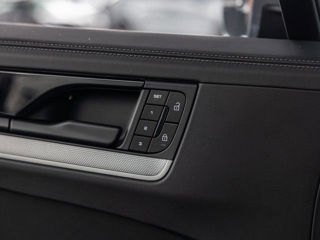 Certified 2025 Porsche Cayenne Coupe image 43