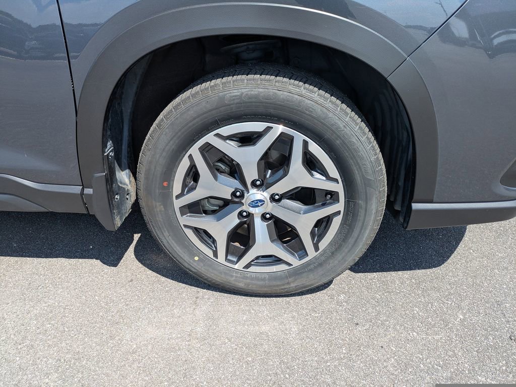 Used 2023 Subaru Forester Premium image 11