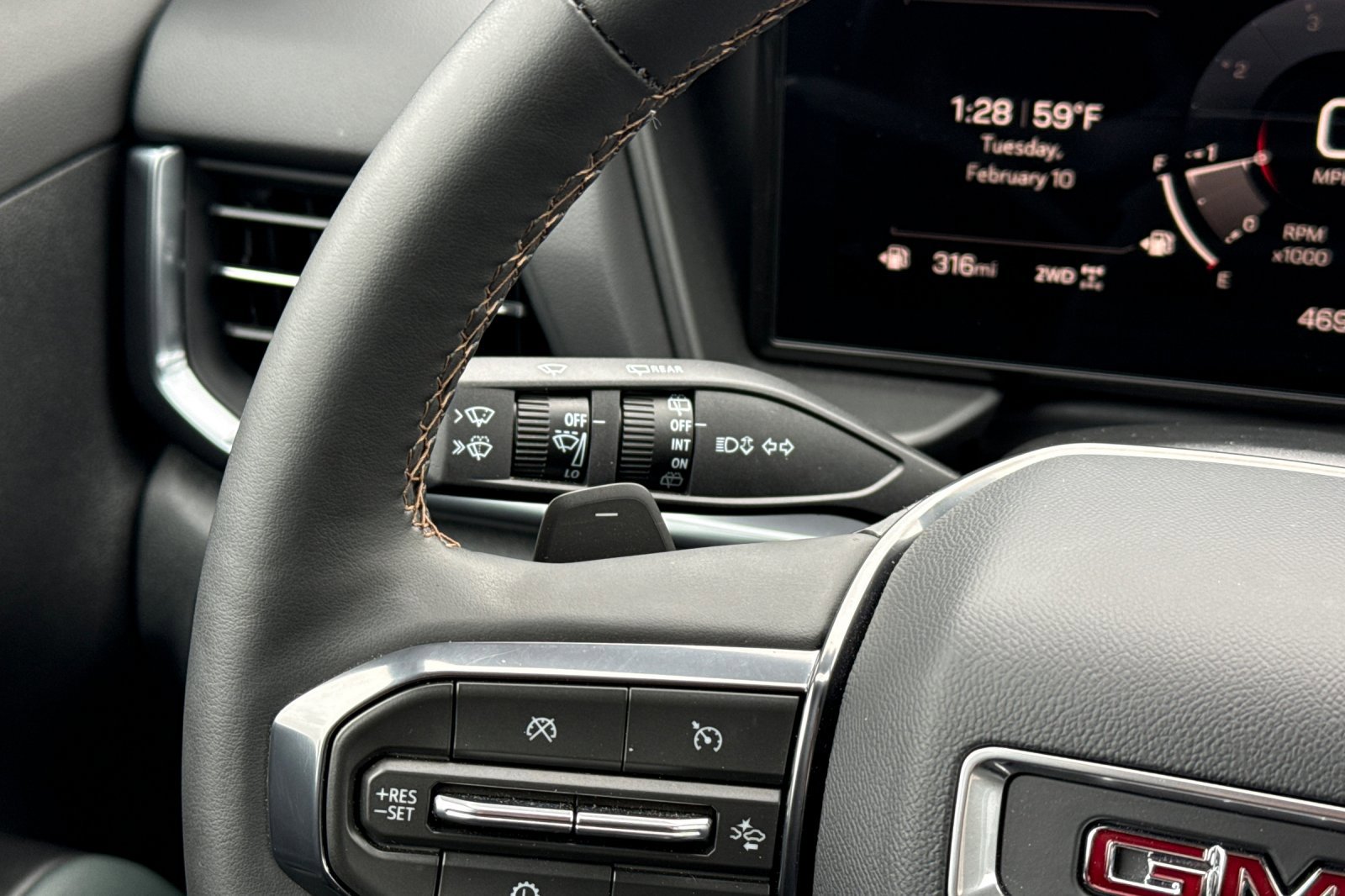 Used 2026 GMC Terrain AT4 w/ Technology Package II image 33