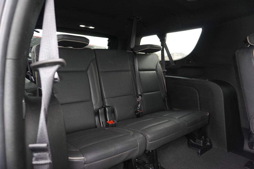 Used 2023 Chevrolet Suburban Premier image 29