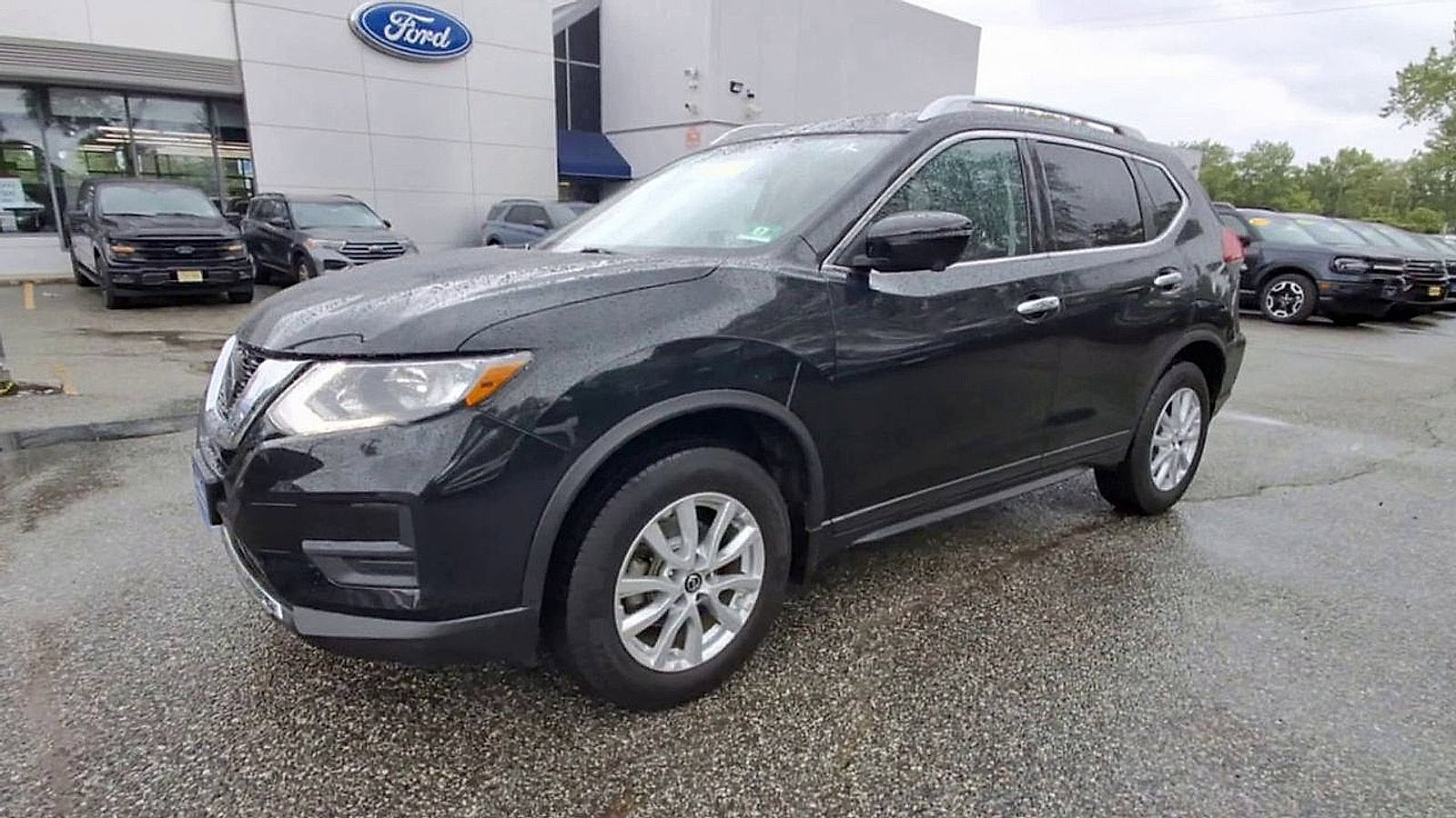 Used 2018 Nissan Rogue SV image 4