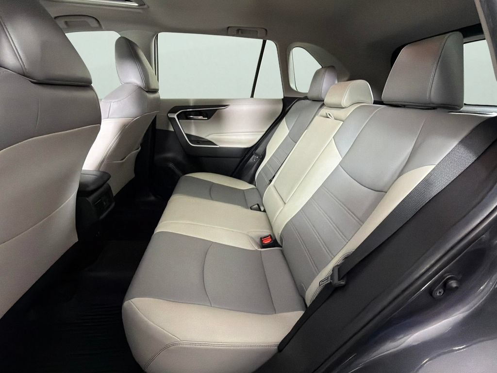 Used 2020 Toyota RAV4 XLE Premium FWD image 27