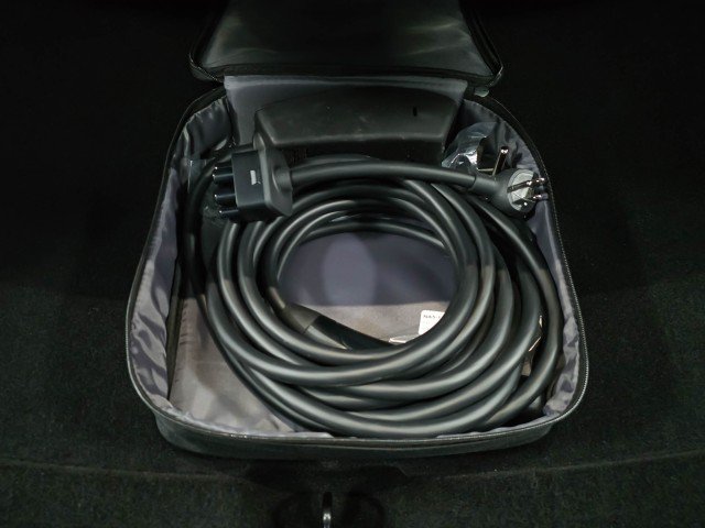 Used 2026 Tesla Model Y Long Range RWD image 39