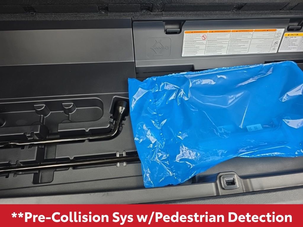 Used 2024 Toyota Highlander LE image 16