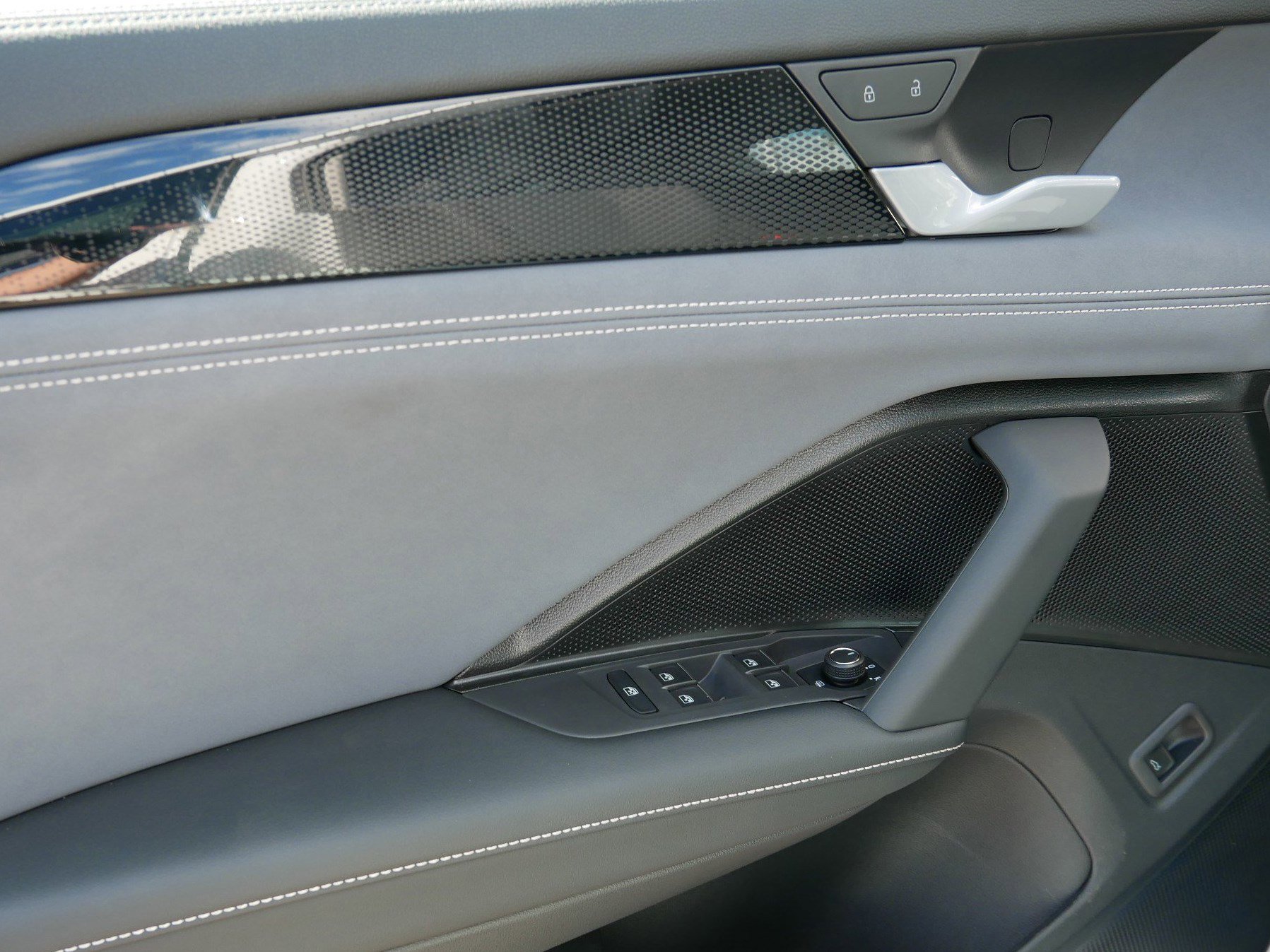 New 2025 Volkswagen Tiguan SE image 5