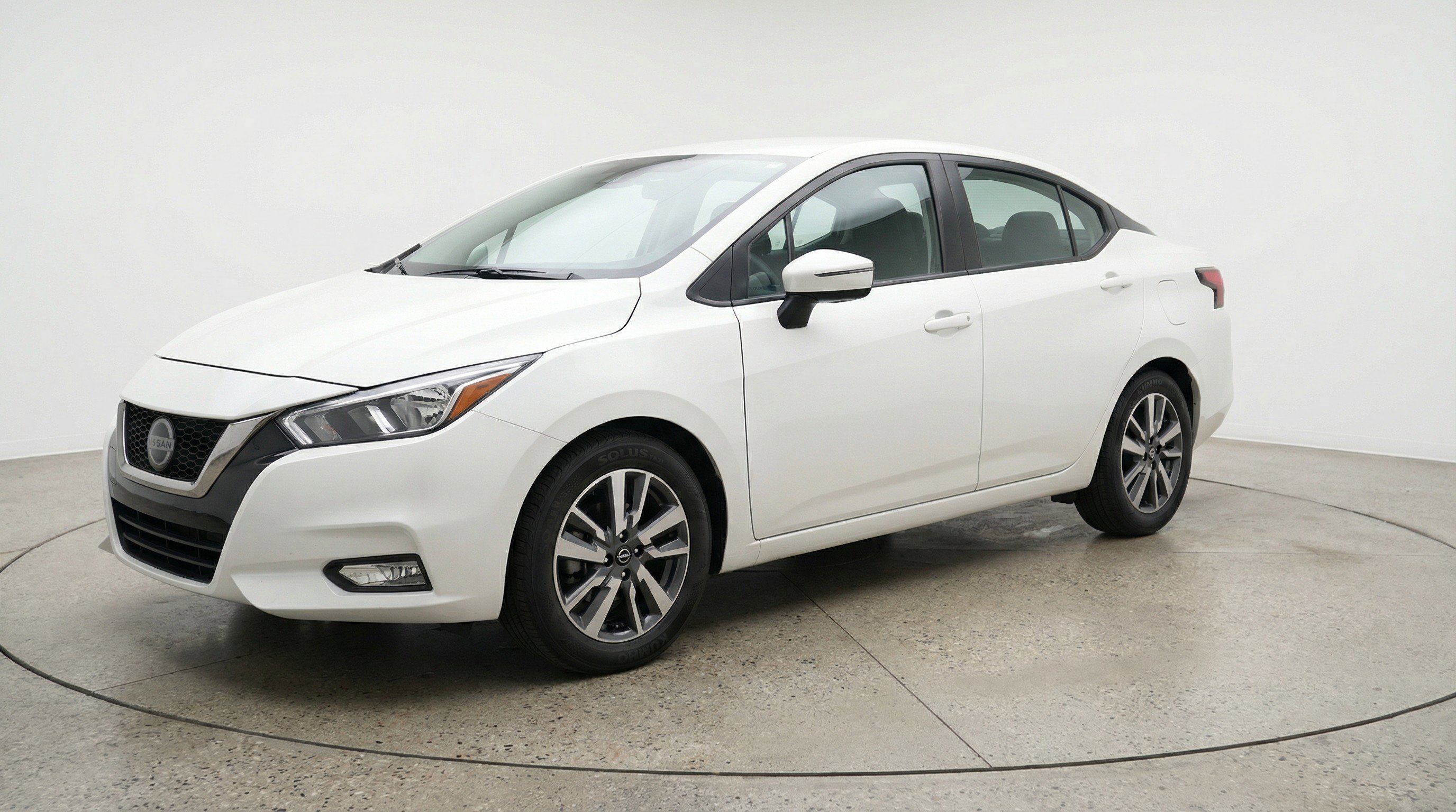 Used 2025 Nissan Versa SV image 3