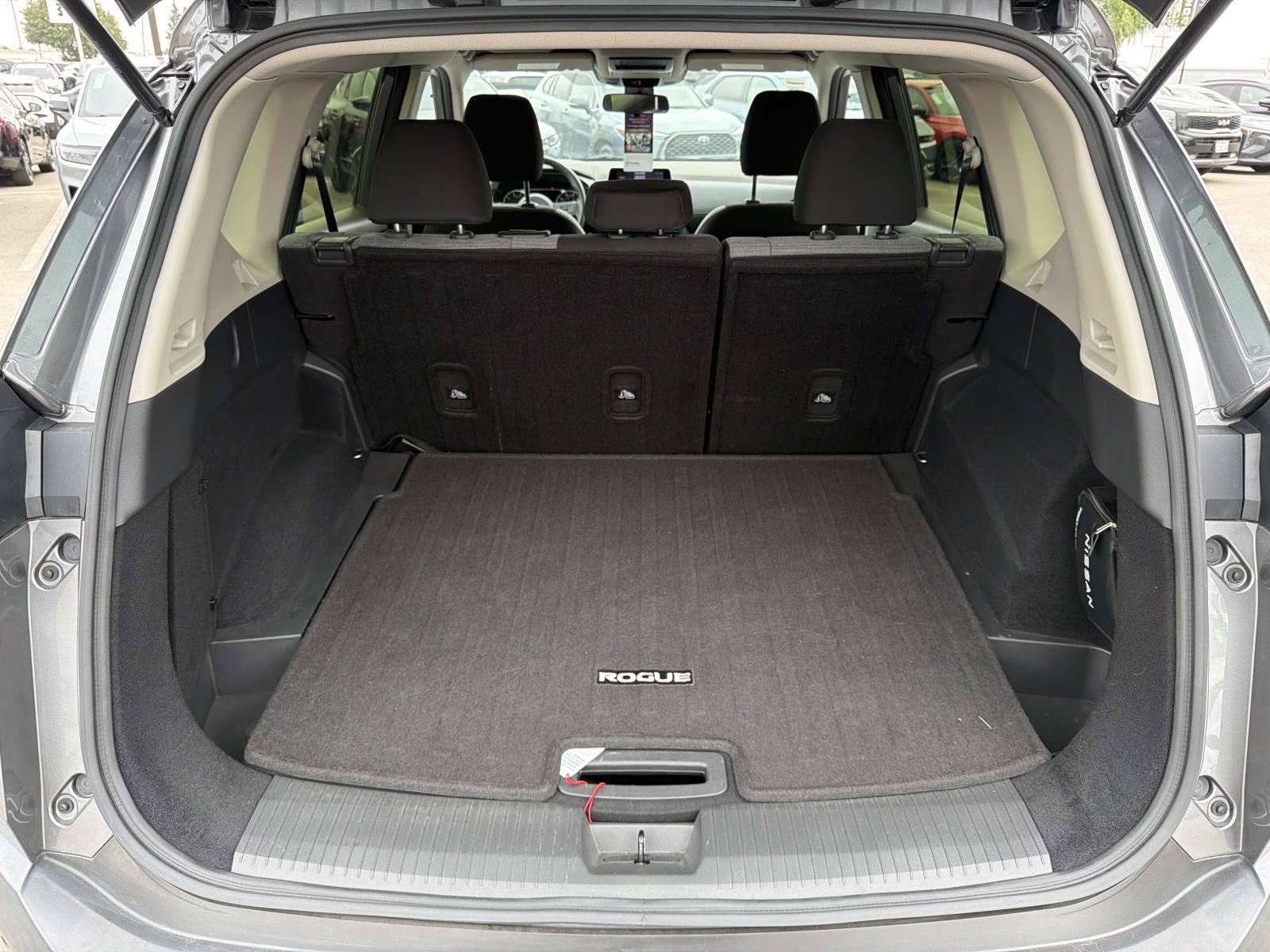 Used 2023 Nissan Rogue SV FWD image 23