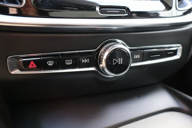 Used 2021 Volvo V60 T5 Cross Country w/ Climate Package image 21