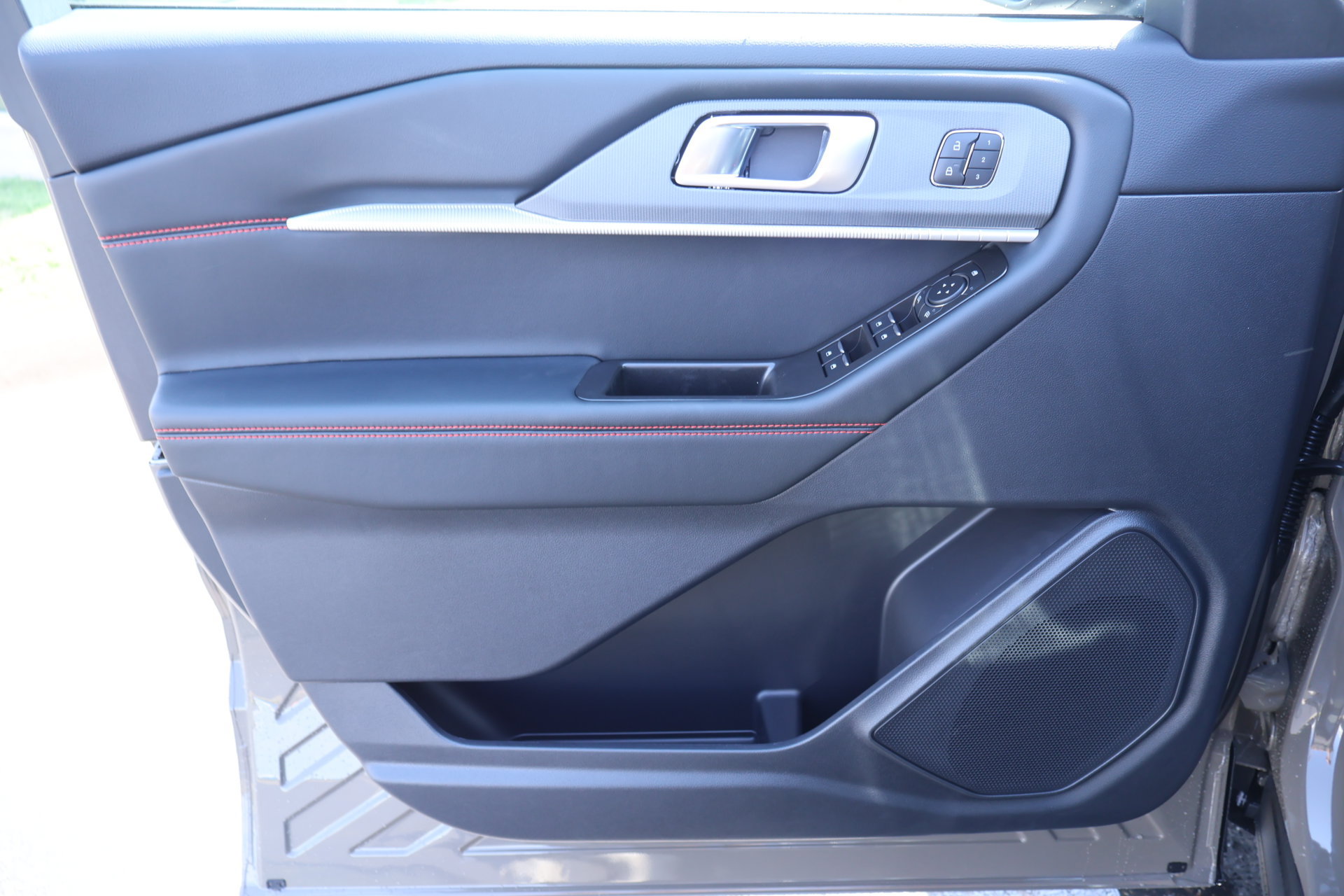 New 2026 Ford Explorer ST-Line w/ ST-Line Street Pack AWD/4WD image 17