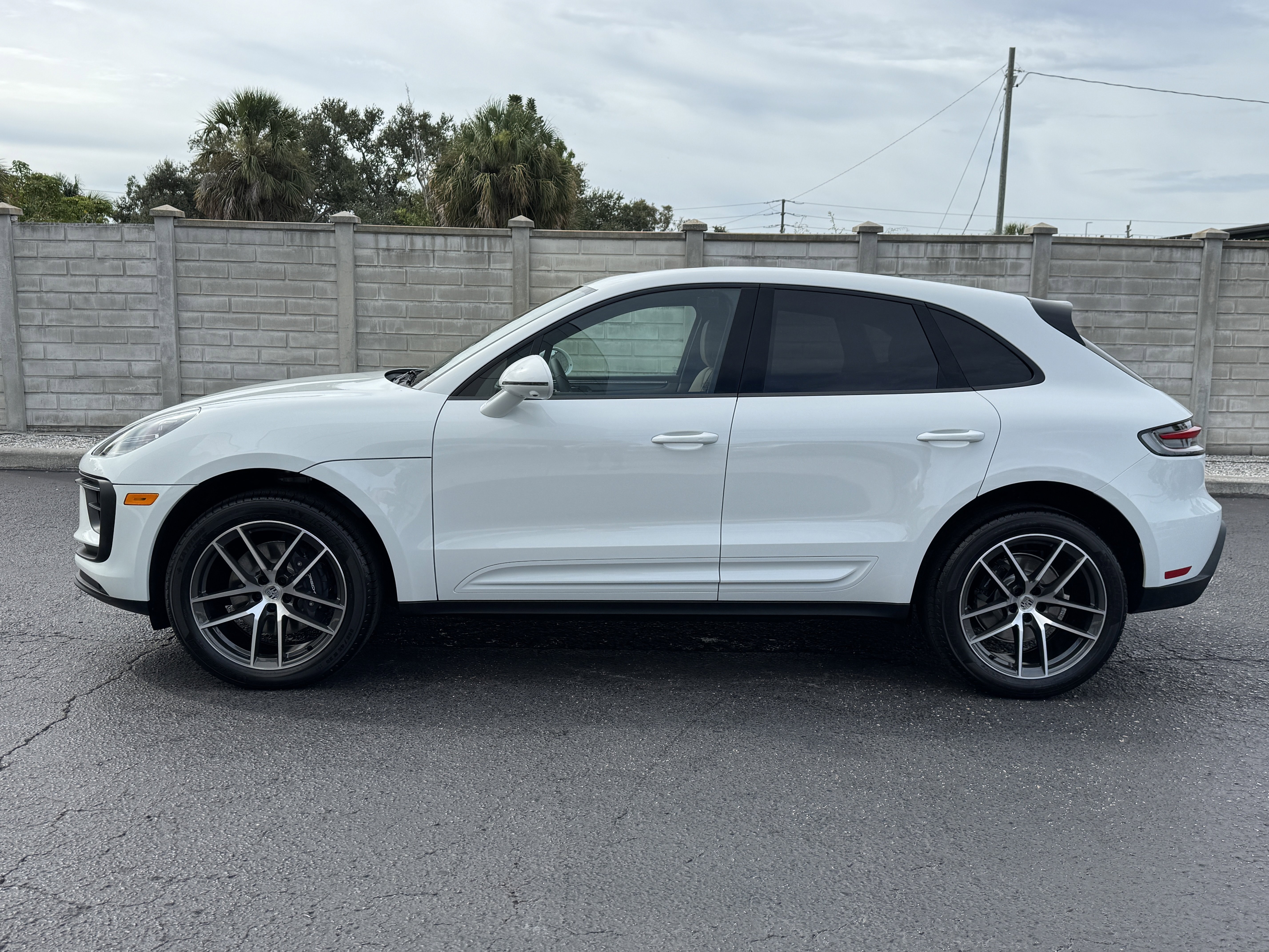 New 2026 Porsche Macan image 2