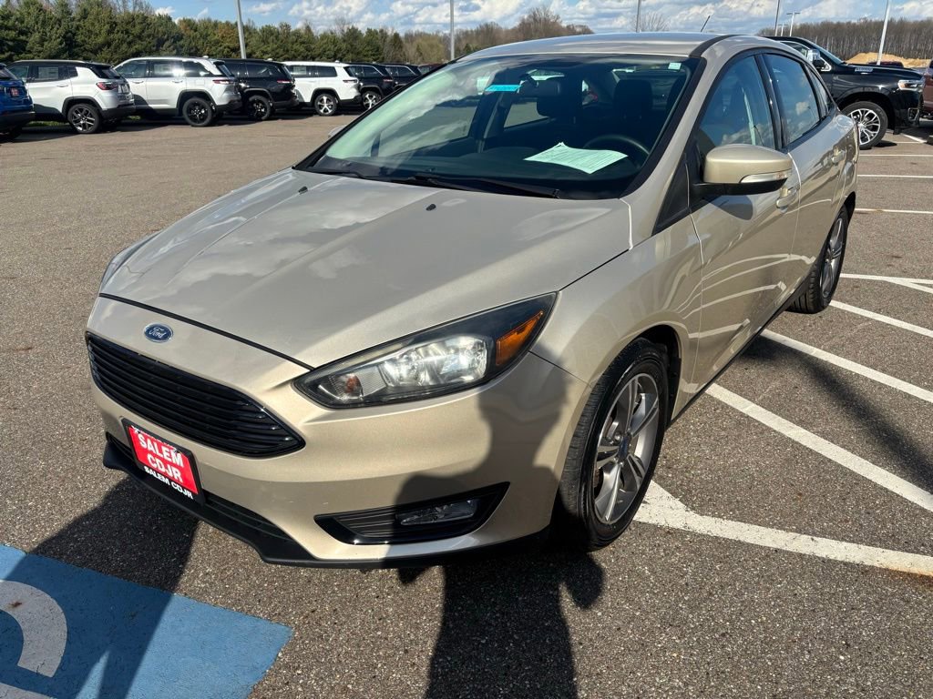 Used 2018 Ford Focus SE w/ SE Appearance Package image 5