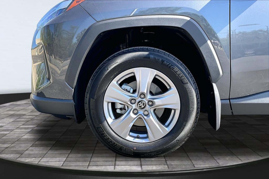 Used 2025 Toyota RAV4 XLE w/ Convenience Package FWD image 32