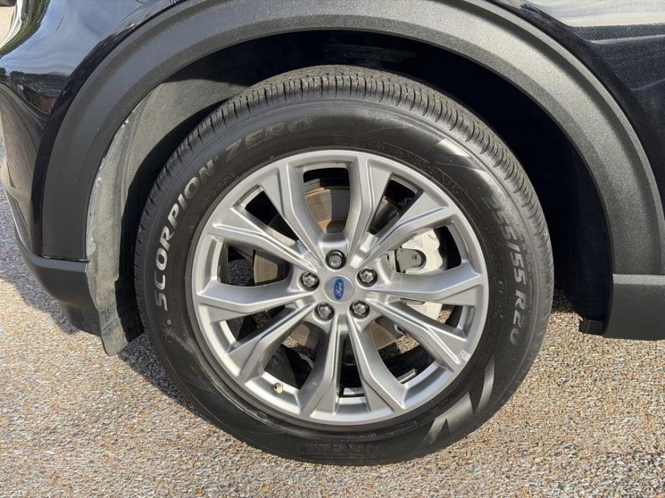 Used 2022 Ford Explorer XLT w/ Equipment Group 202A image 9