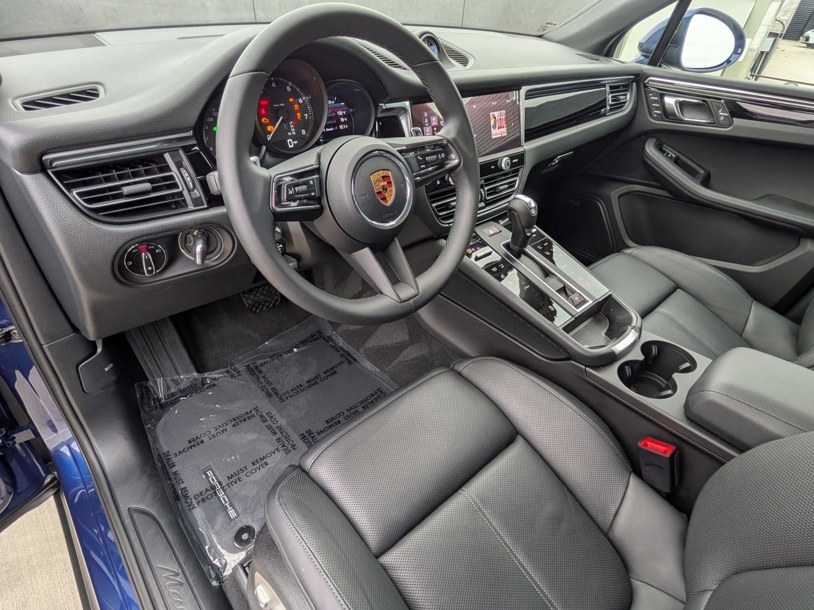 New 2025 Porsche Macan image 4