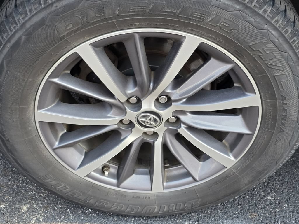 Used 2019 Toyota Highlander XLE FWD image 10