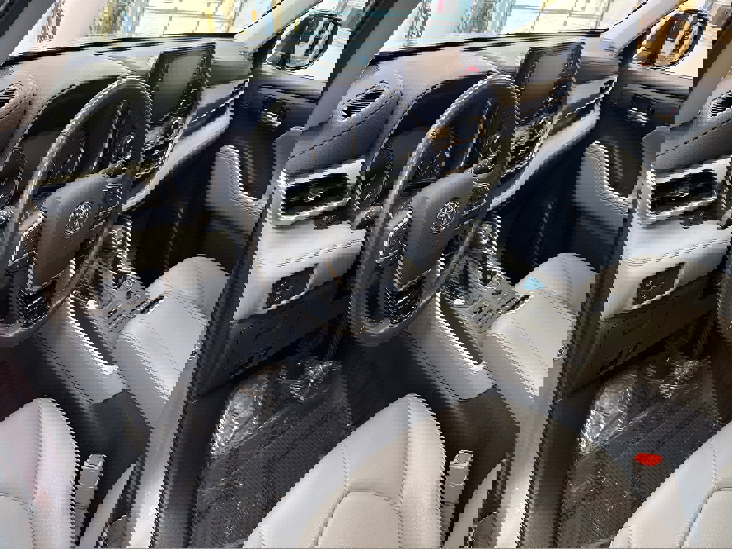 Used 2021 Toyota Highlander XLE image 29