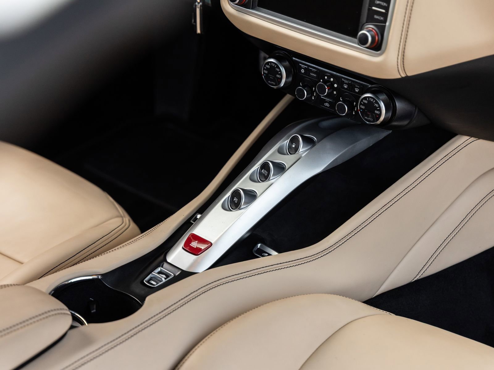 Used 2015 Ferrari California T RWD image 42