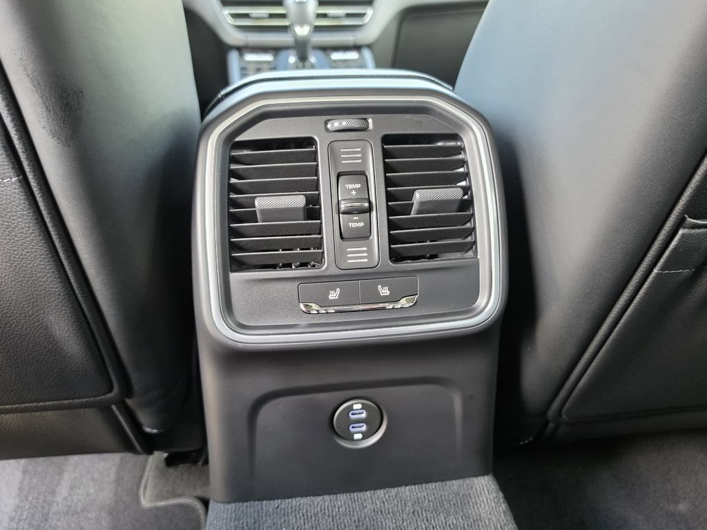 Used 2026 Porsche Macan AWD/4WD image 18