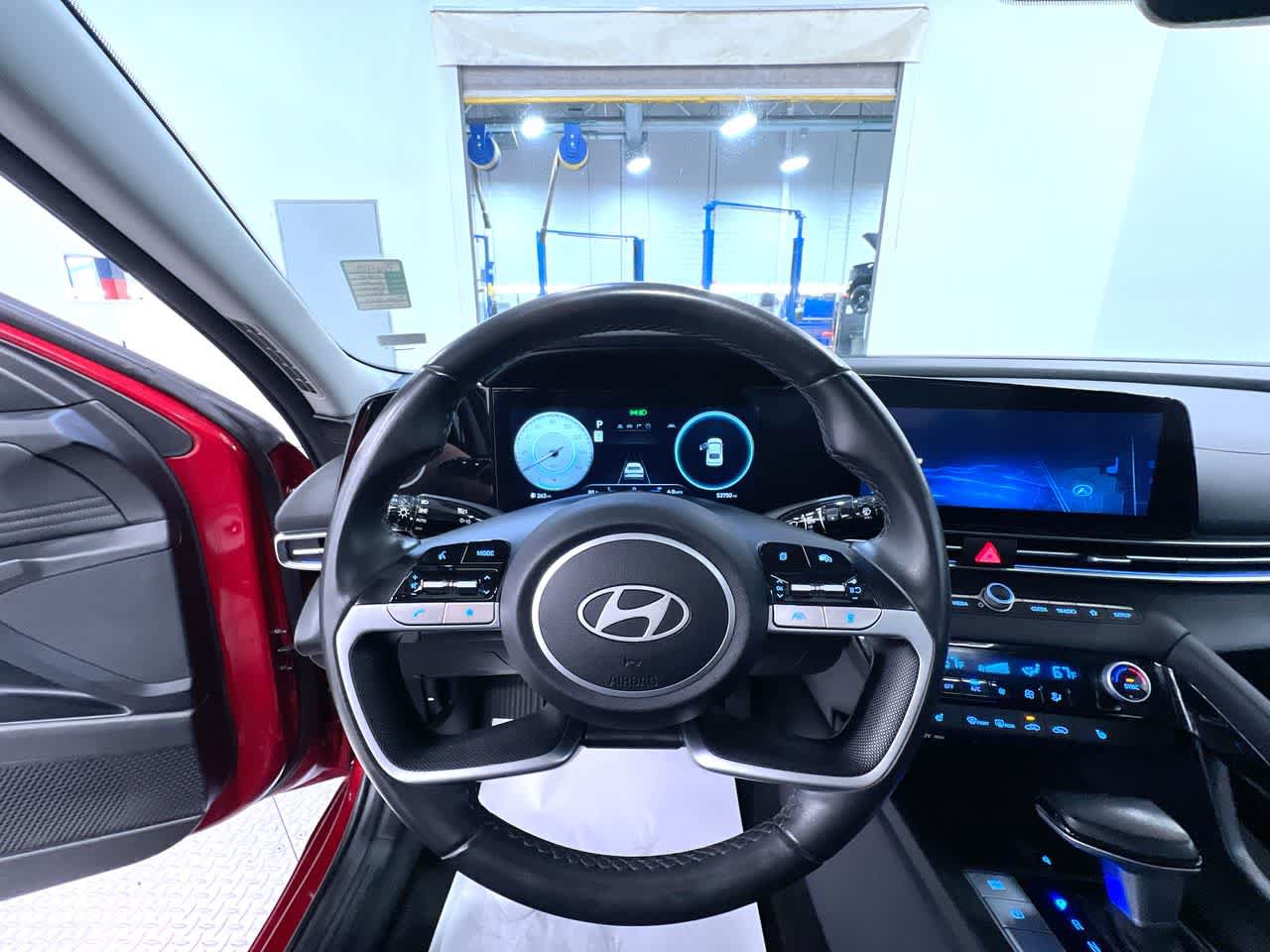 Used 2025 Hyundai Elantra SEL FWD image 15