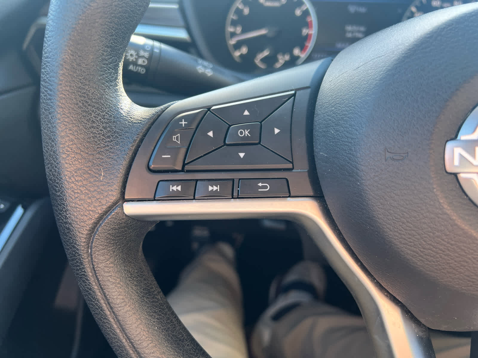 Used 2023 Nissan Altima 2.5 SV image 16