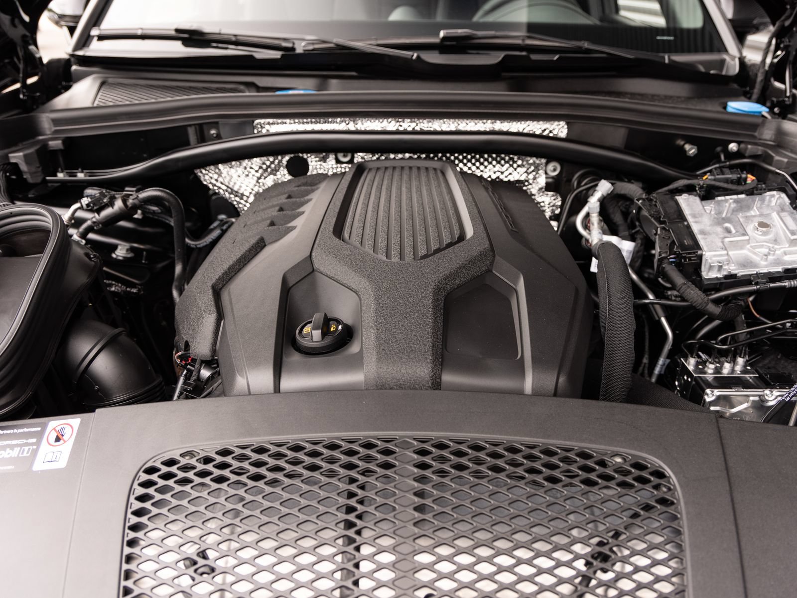 Certified 2026 Porsche Macan AWD/4WD image 37