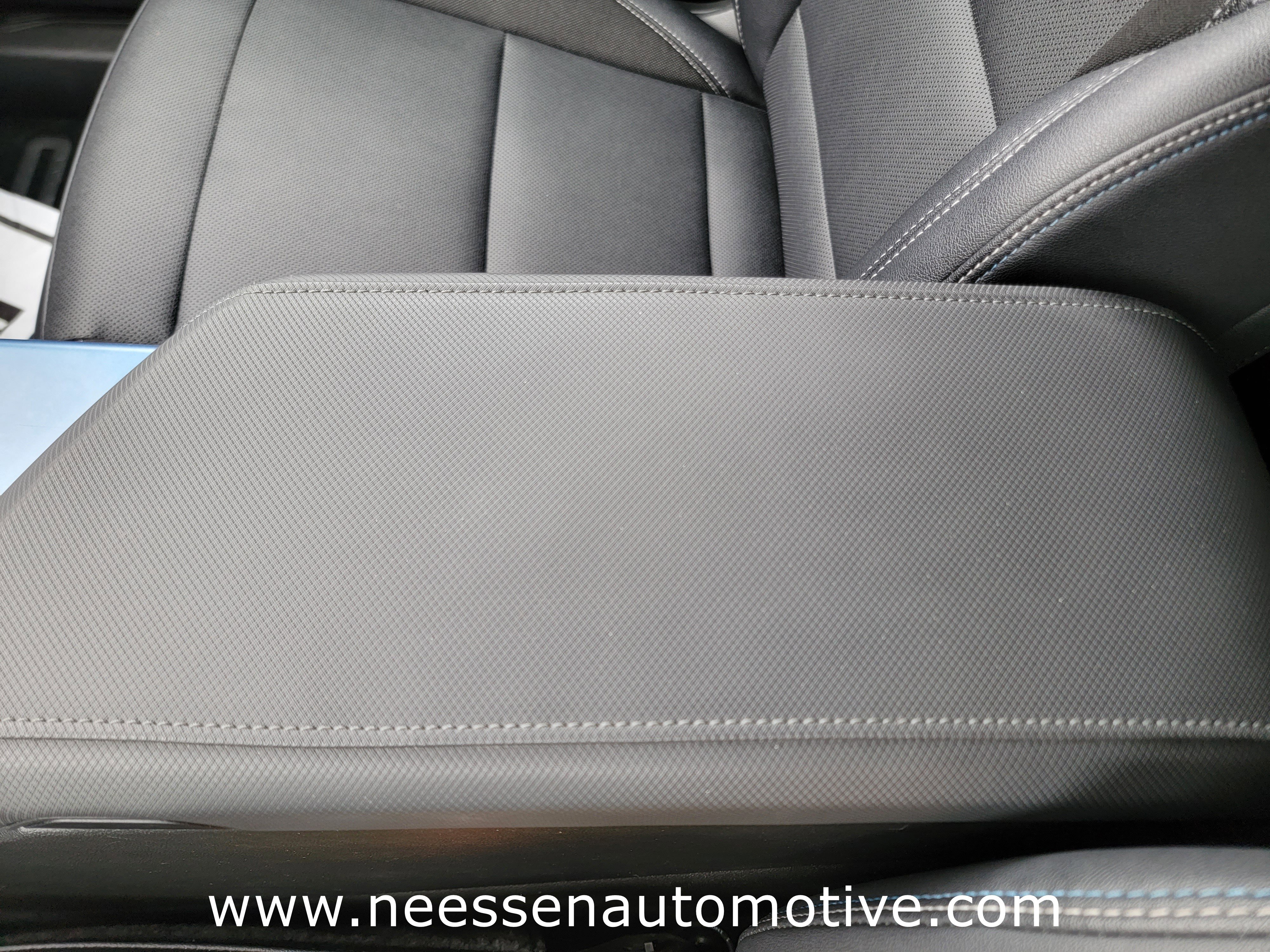 Used 2025 Chevrolet Equinox EV LT w/ Convenience Package image 28