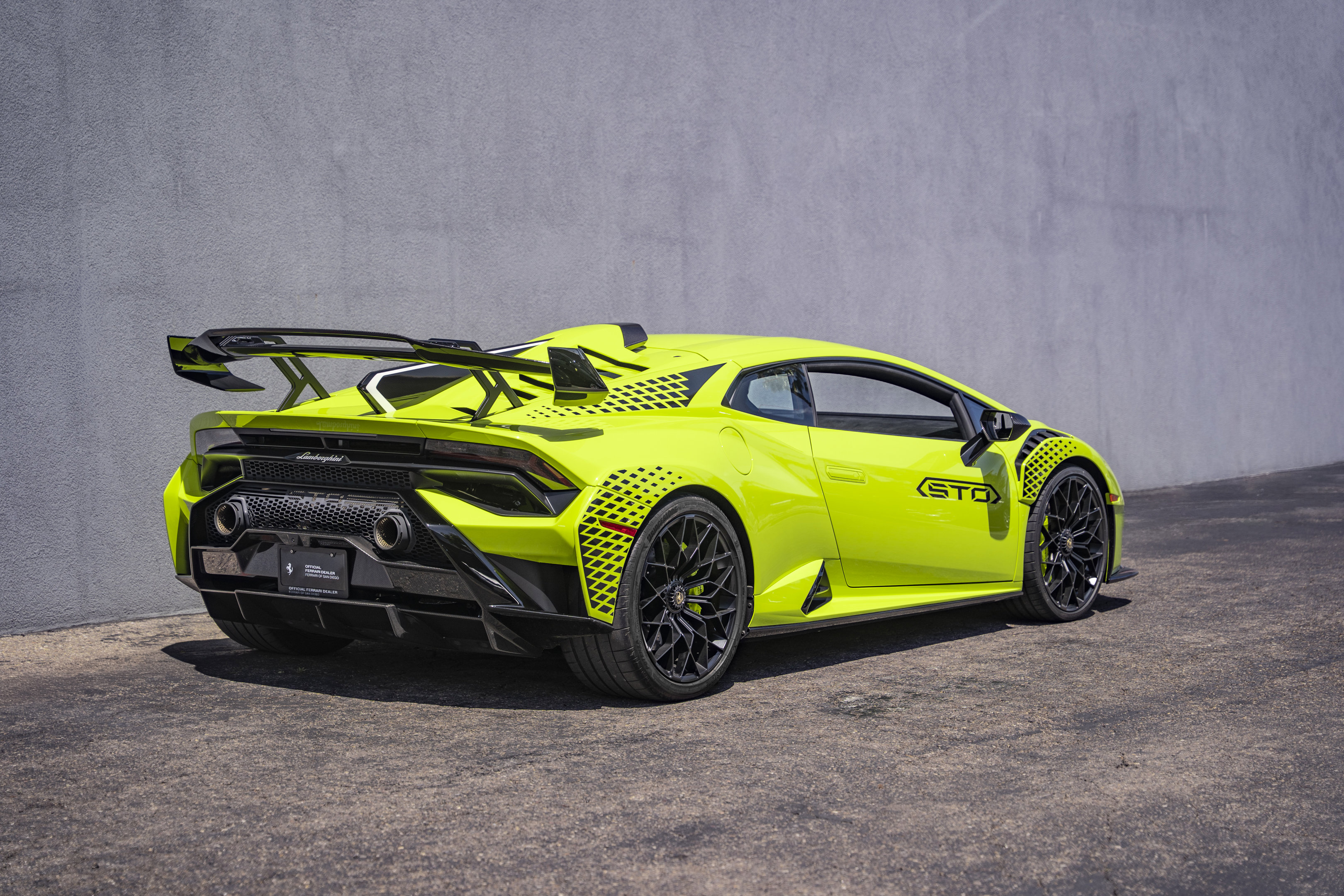 Used 2023 Lamborghini Huracan STO RWD image 5