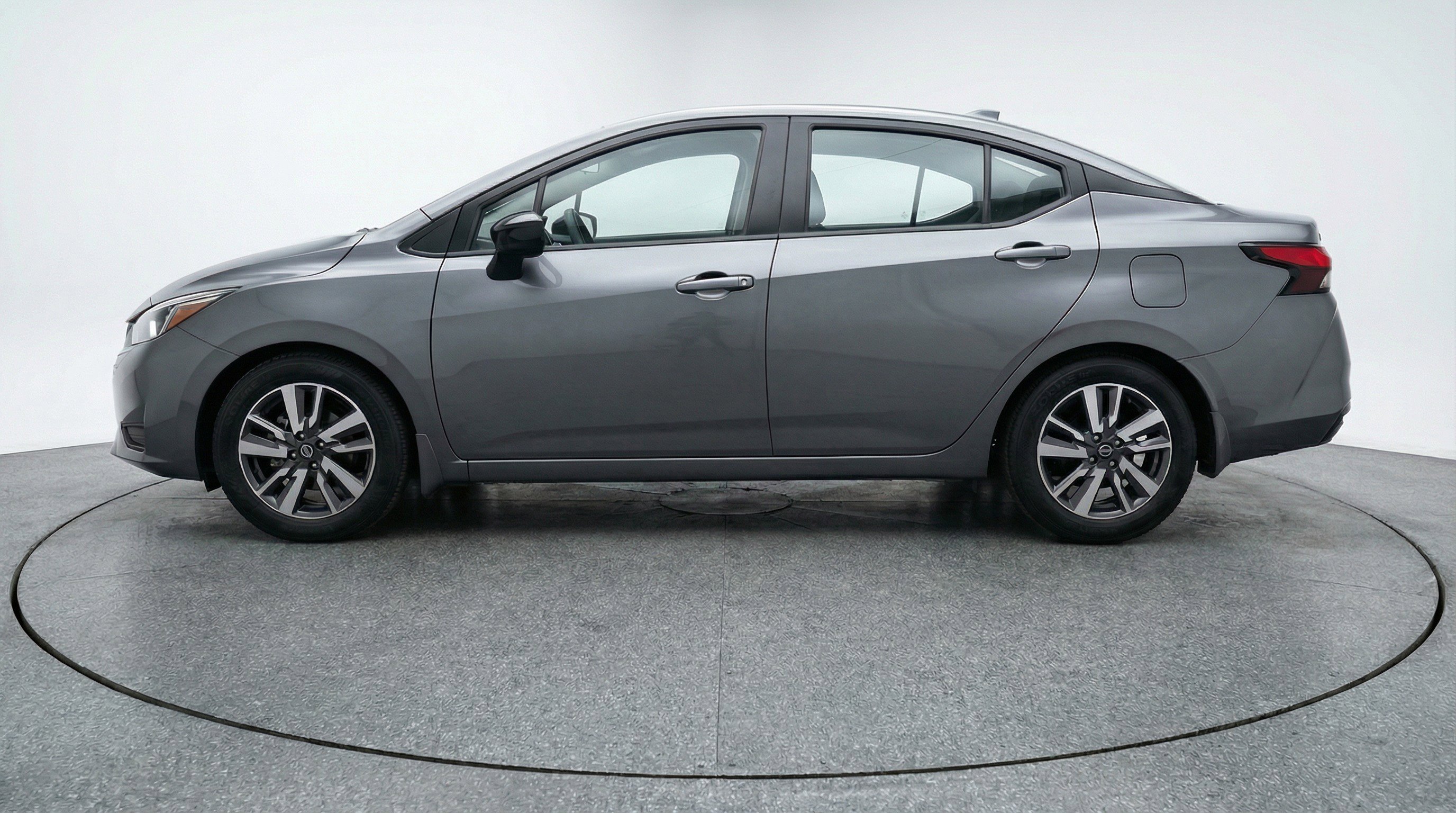 Used 2025 Nissan Versa SV FWD image 5