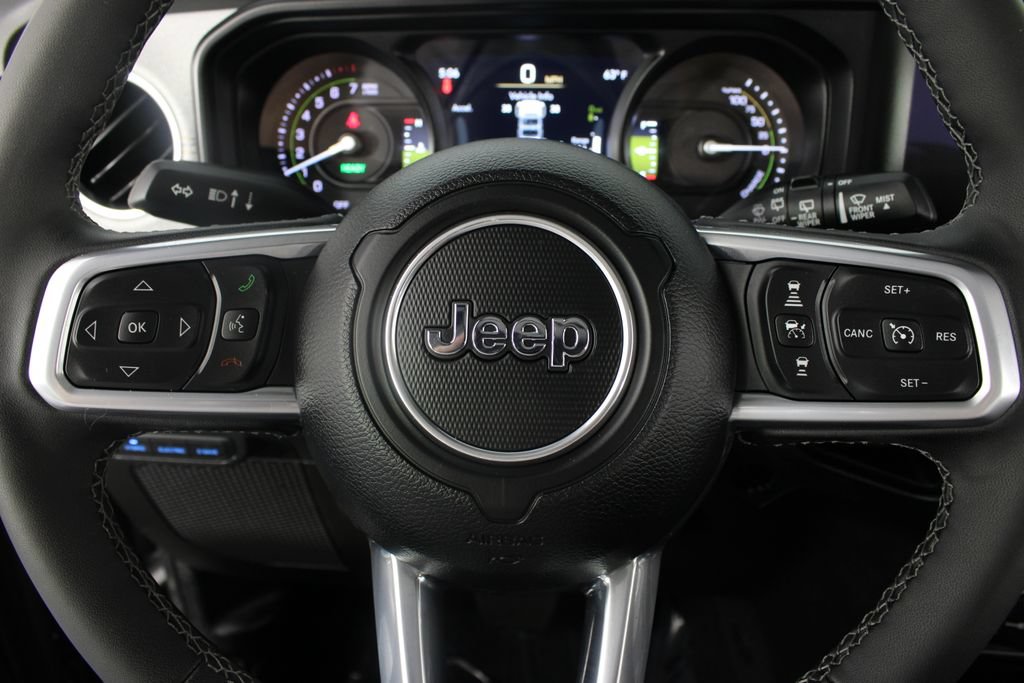 Used 2025 Jeep Wrangler Unlimited Sahara AWD/4WD image 12