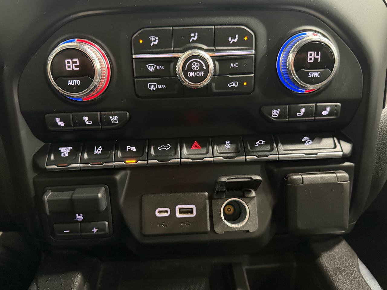 Used 2020 GMC Sierra 3500 AT4 w/ AT4 Premium Package AWD/4WD image 9