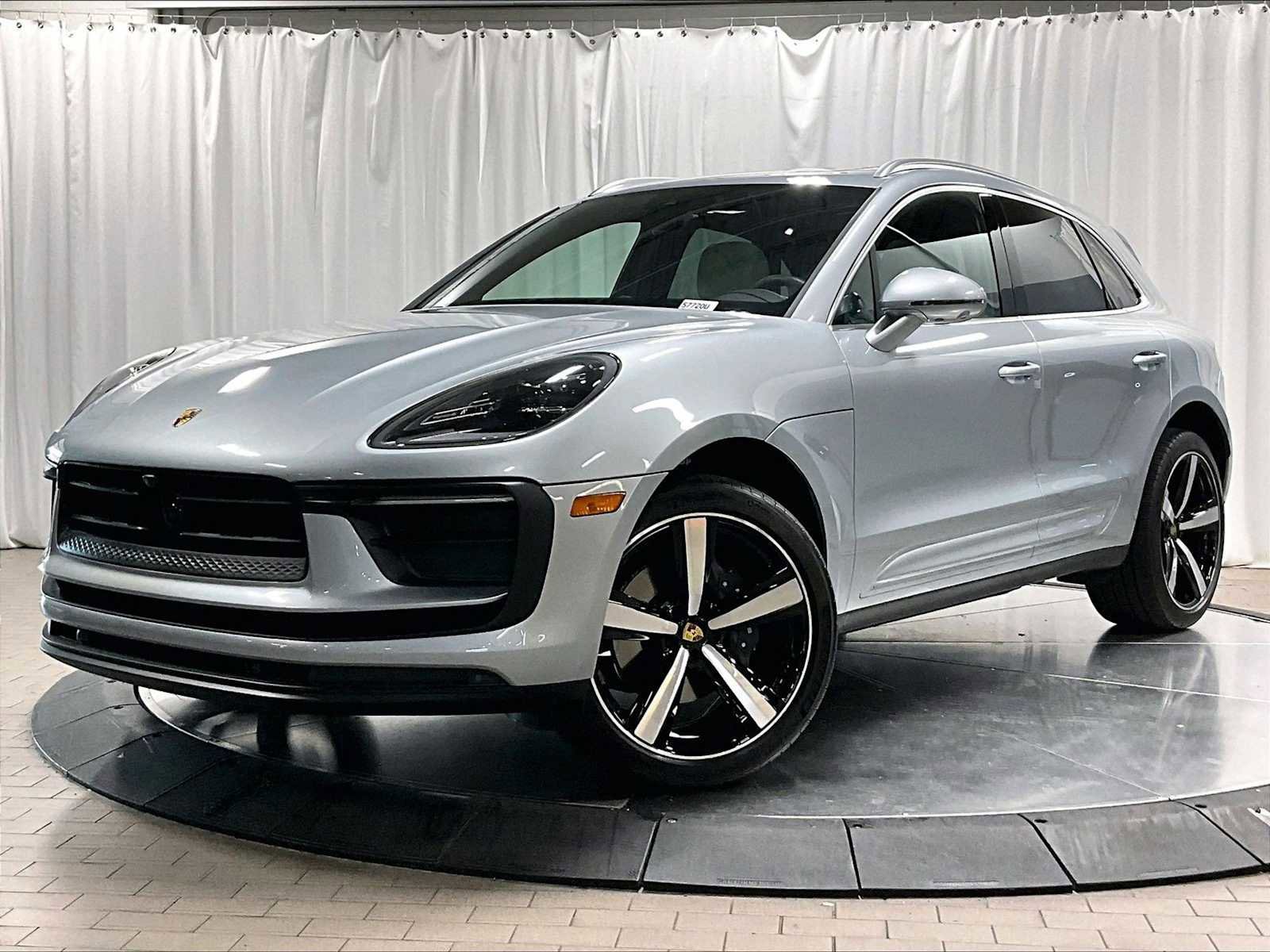 Used 2025 Porsche Macan image 1