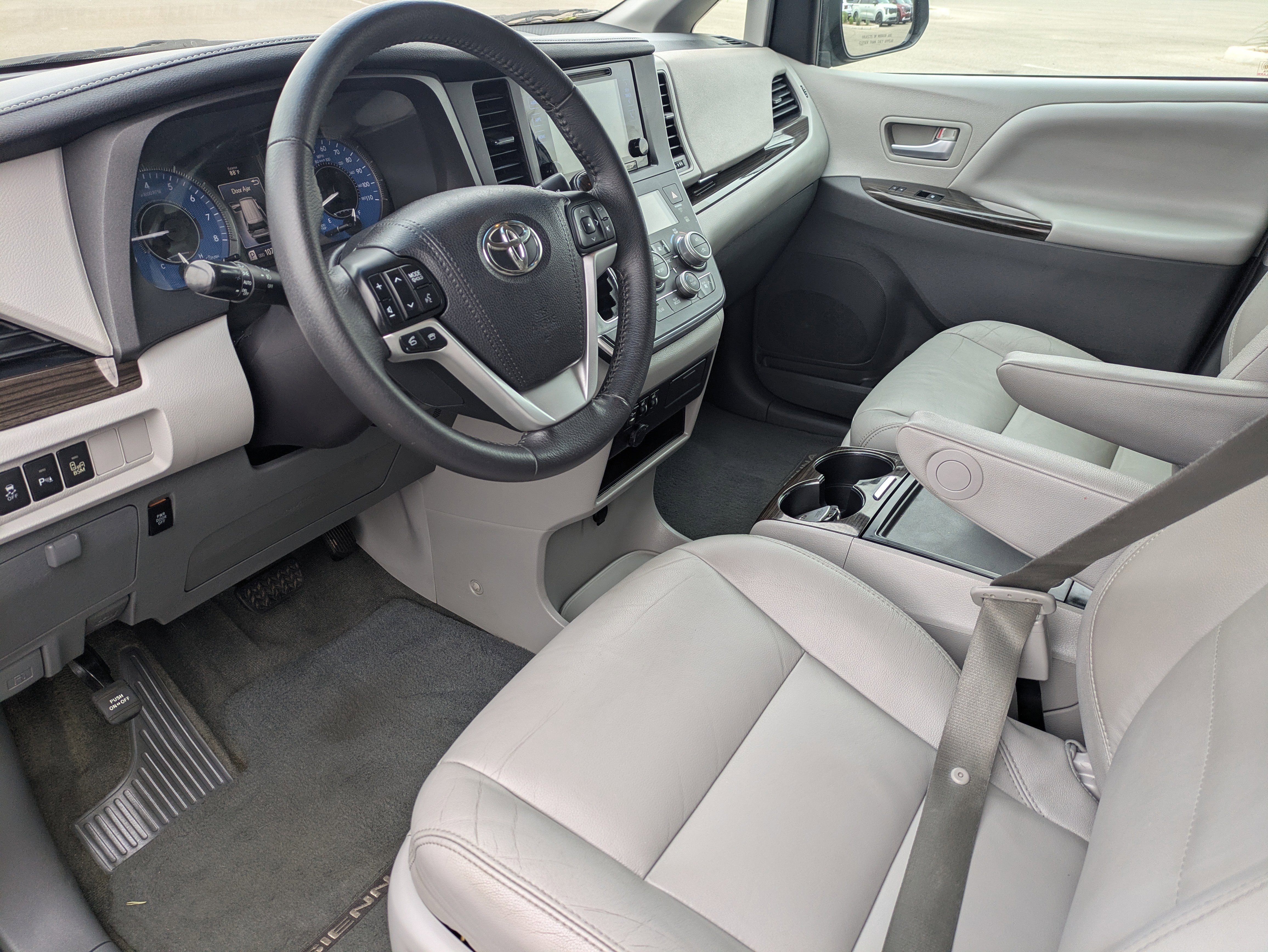 Used 2017 Toyota Sienna XLE w/ XLE Navigation Package FWD image 23