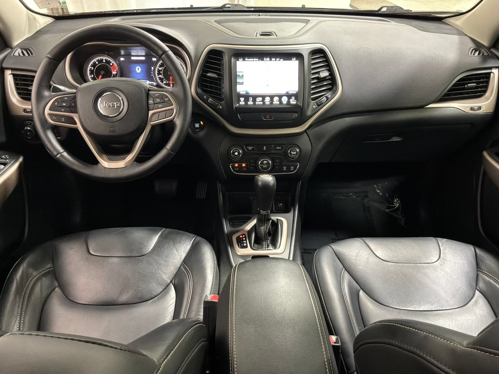 Used 2017 Jeep Cherokee Limited FWD image 16