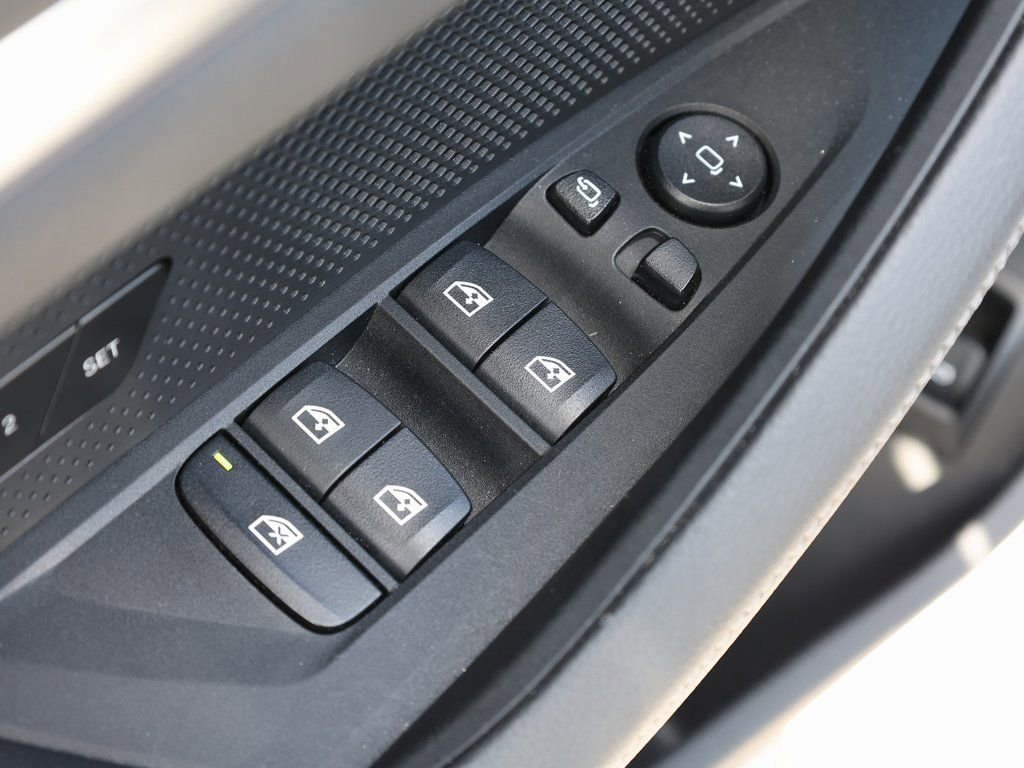 Used 2025 BMW i4 eDrive40 w/ M Sport Package image 11