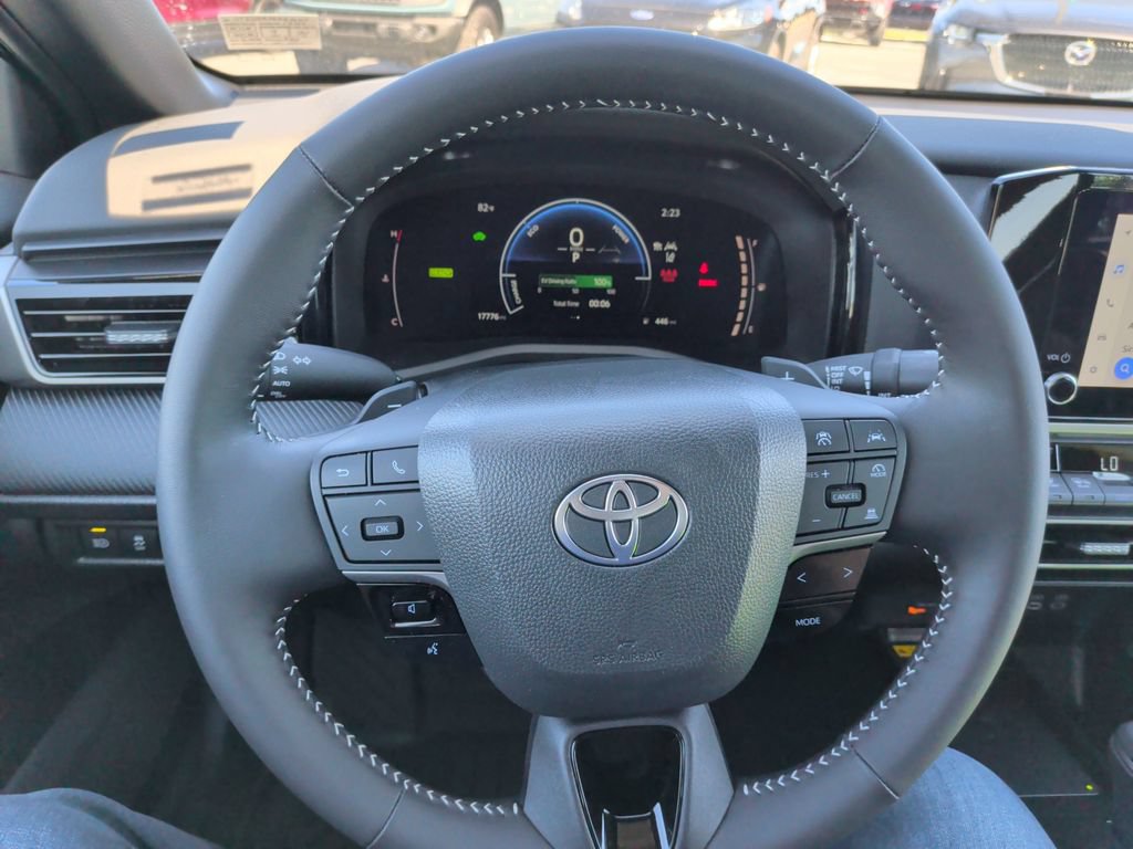 Used 2025 Toyota Camry SE w/ Convenience Package FWD image 24