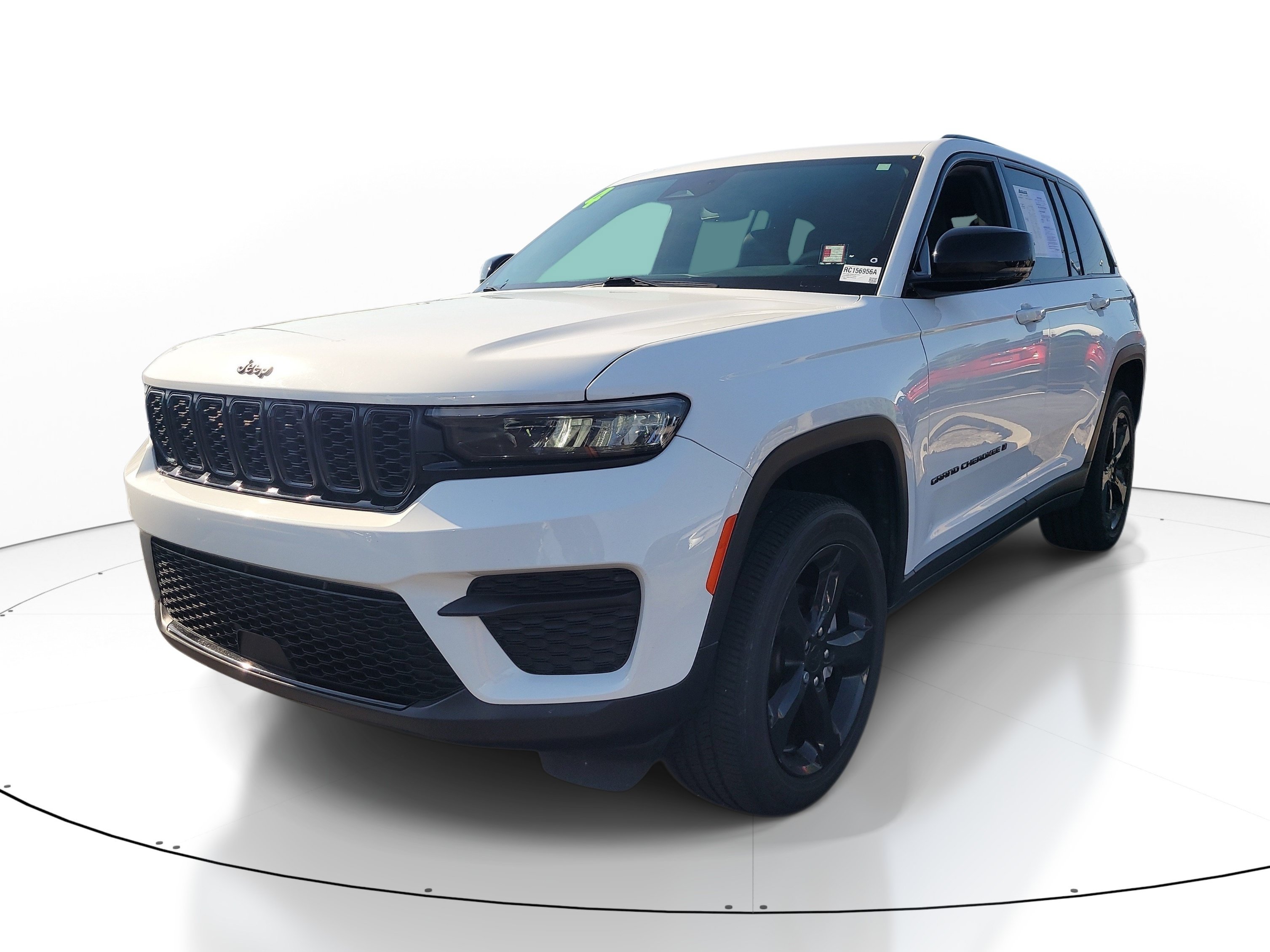 Used 2024 Jeep Grand Cherokee Altitude RWD image 3