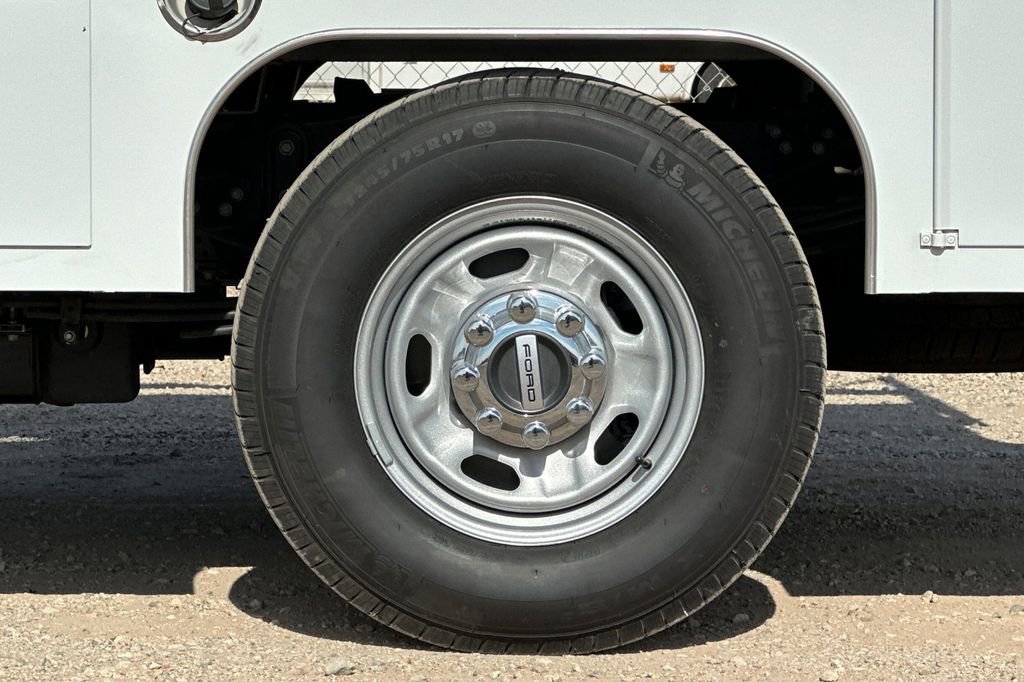 Used 2025 Ford F250 XL w/ XL Chrome Package image 23