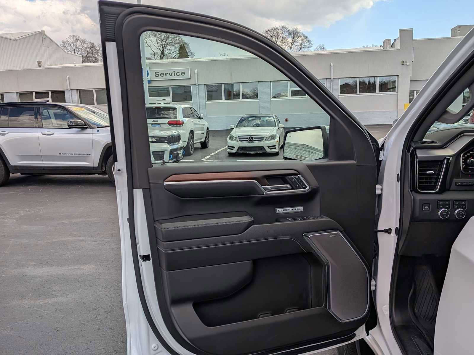 Used 2024 GMC Sierra 1500 Denali w/ Denali Reserve Package image 7