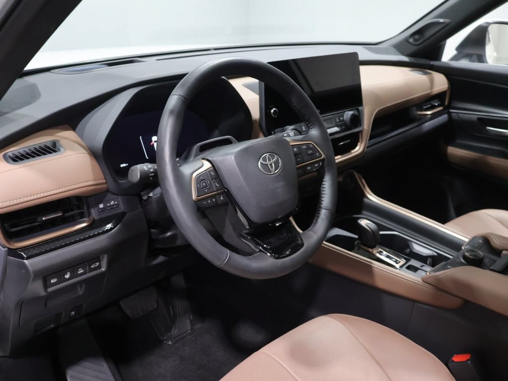 Used 2025 Toyota Grand Highlander AWD Hybrid image 15