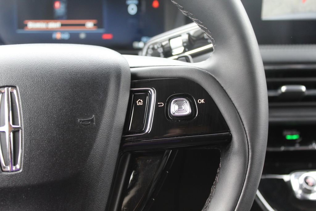 Used 2023 Lincoln Corsair AWD w/ Equipment Group 101A image 9