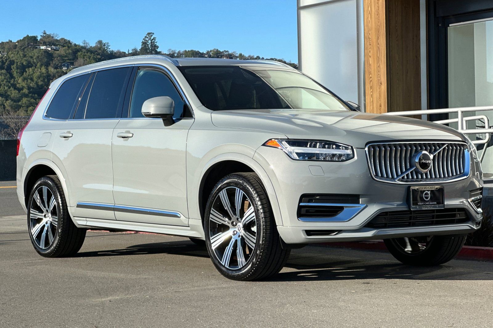 Used 2025 Volvo XC90 T8 Core w/ Climate Package image 10
