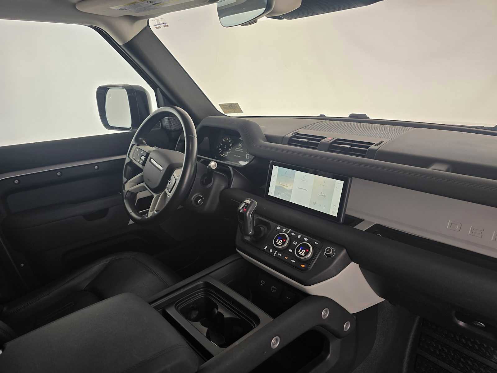 Used 2022 Land Rover Defender 110 SE image 11