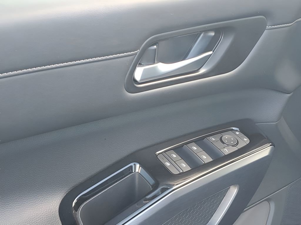 Used 2025 Nissan Pathfinder SL image 46