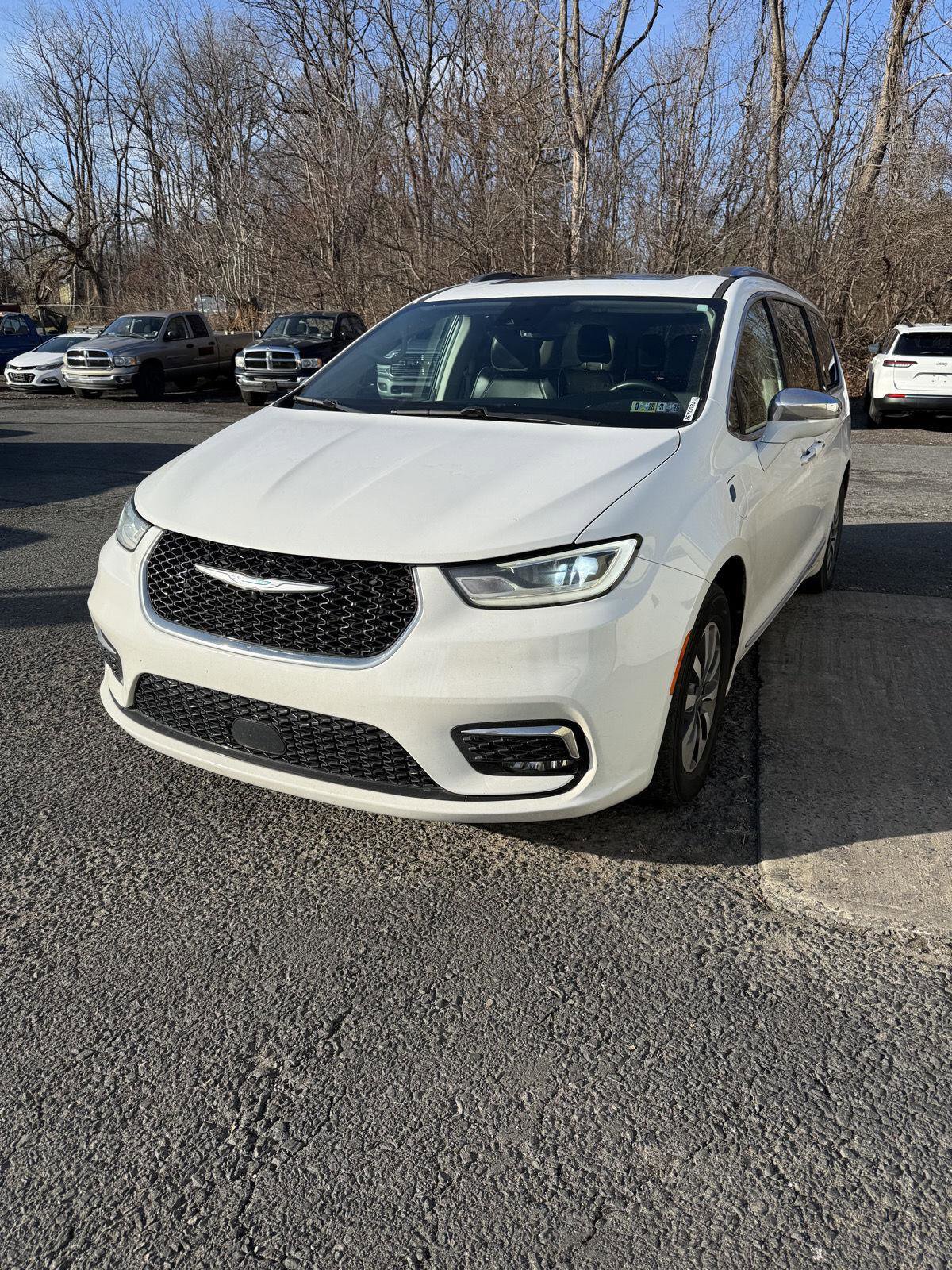 Certified 2021 Chrysler Pacifica Limited image 3